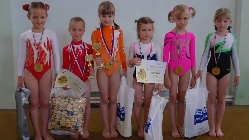 Perníková chaloupka v Pardubicích. Malé sportovní gymnastky přivezly dvě medaile.