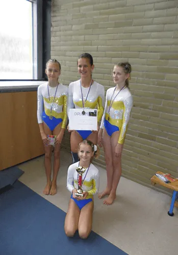 Oblastní přebor SG v Hradci Králové. Dvě chrudimská družstva gymnastek mají stříbro.