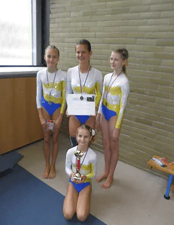 Oblastní přebor SG v Hradci Králové. Dvě chrudimská družstva gymnastek mají stříbro.