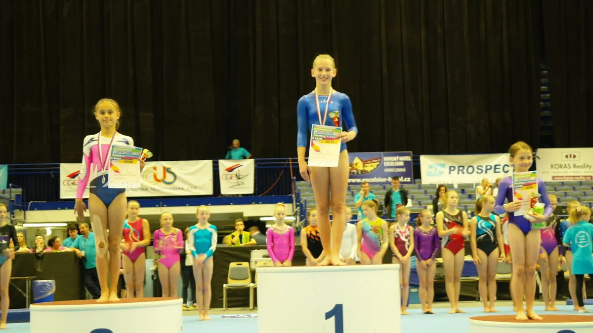 Chrudimská sportovní gymnastka Sára Kulhavá má titul mistrně republiky a Karolína Horníková získala stříbro z MČR!